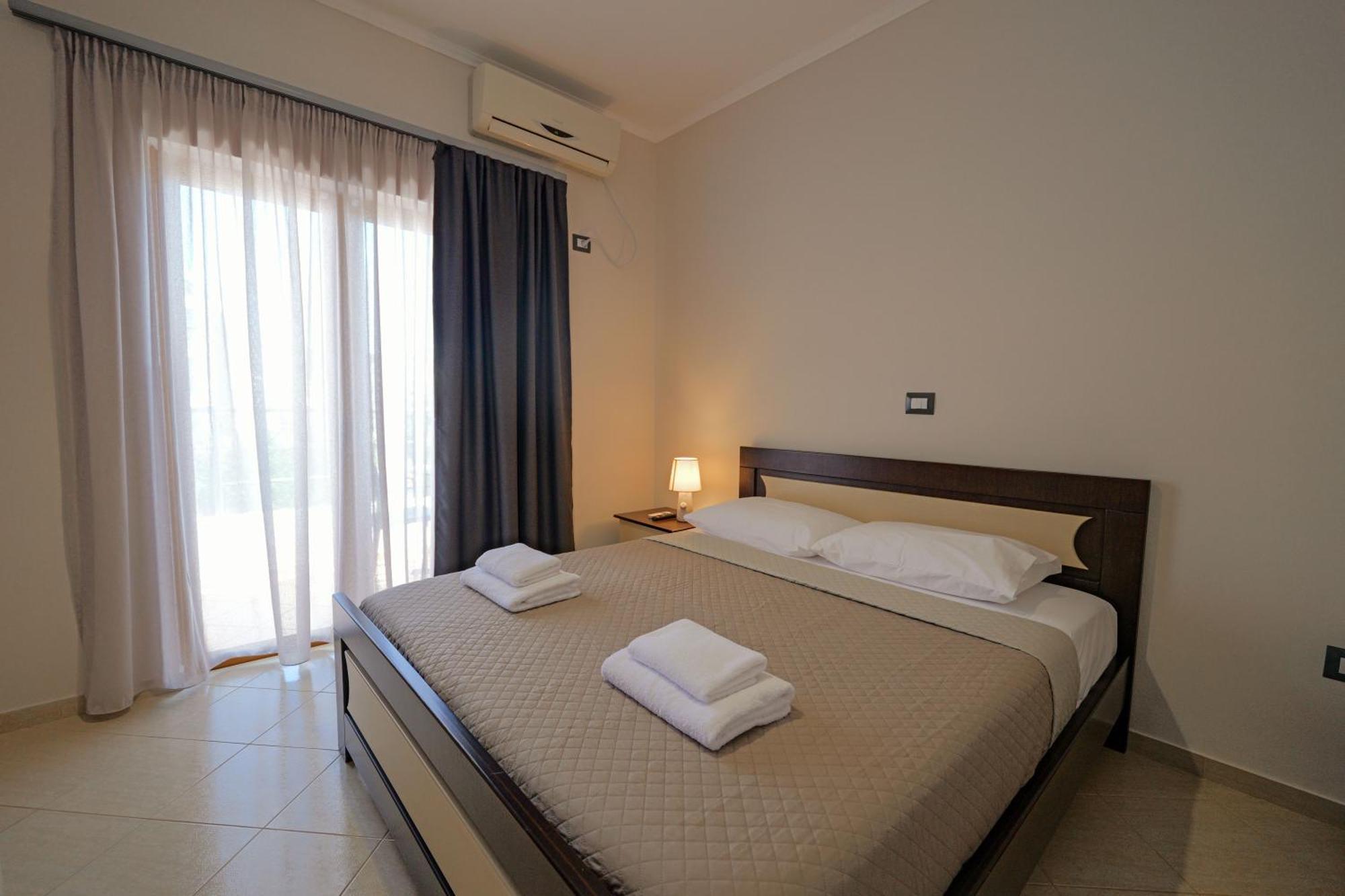 Hotel Deja Vu Ksamil Exterior photo