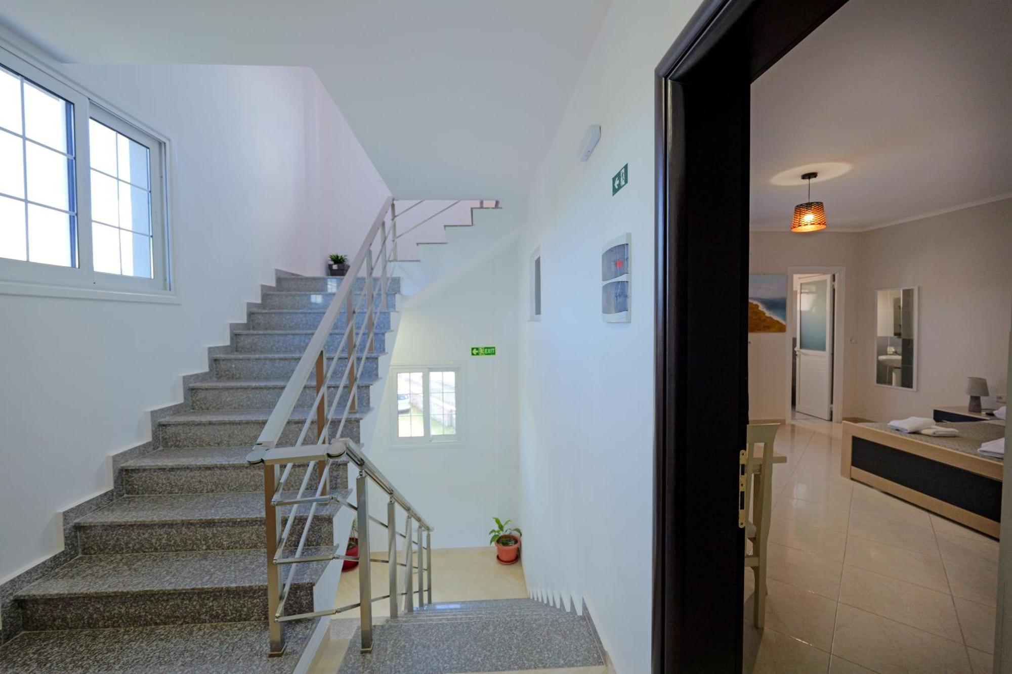 Hotel Deja Vu Ksamil Exterior photo