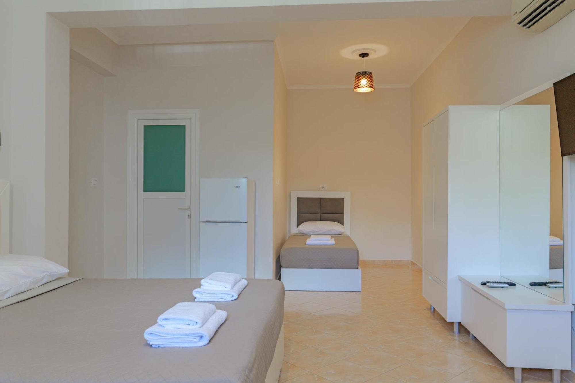 Hotel Deja Vu Ksamil Exterior photo
